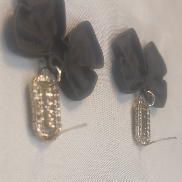 Elegant Black Bow Knot Earrings - Picture 4 of 4